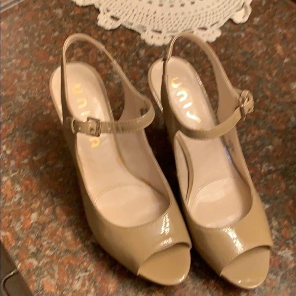 Unisa  3.5” heel sz 7.5 like new
